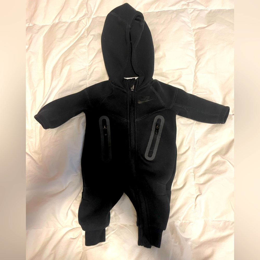 NIKE NEWBORN TECH FLEECE JUMPSUIT
